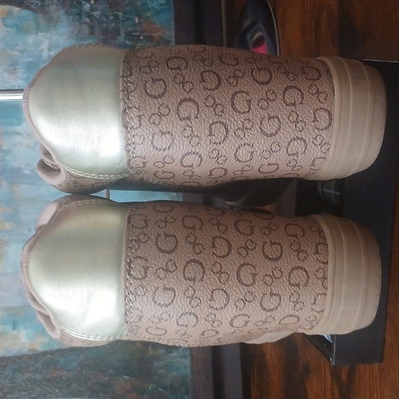 Like New! Guess Women's Tan And Brown Logo G Hightop Lace Up Wedge Sneakers 8.5 - Picture 6 of 8